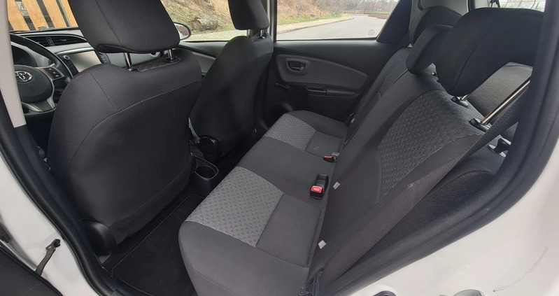 Toyota Yaris cena 38900 przebieg: 98000, rok produkcji 2015 z Jedlina-Zdrój małe 781